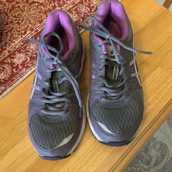 ASO Anastasia Steele Asics Gel Forte sneakers - Picture 9 of 11